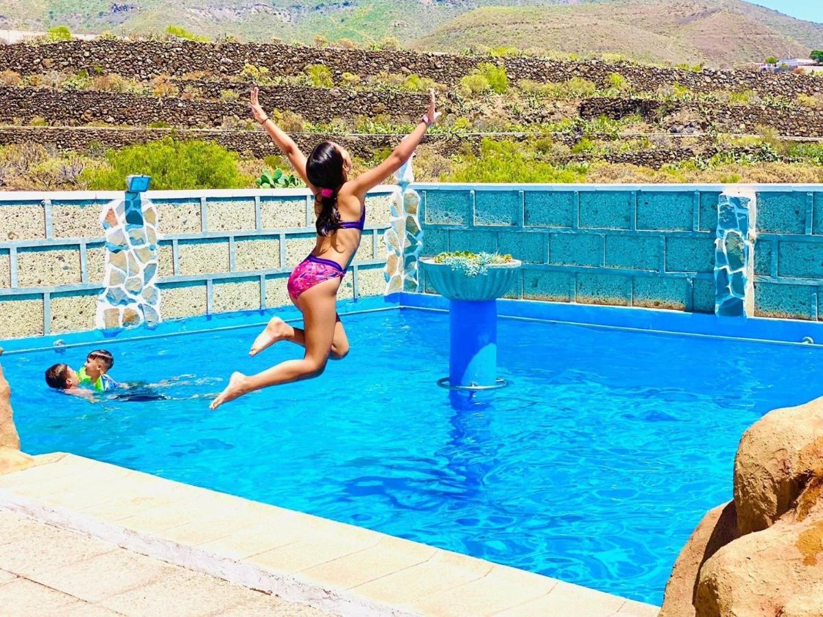 Nashira Hot Tub Piscina Y Jardin Villa Buzanada Exterior photo