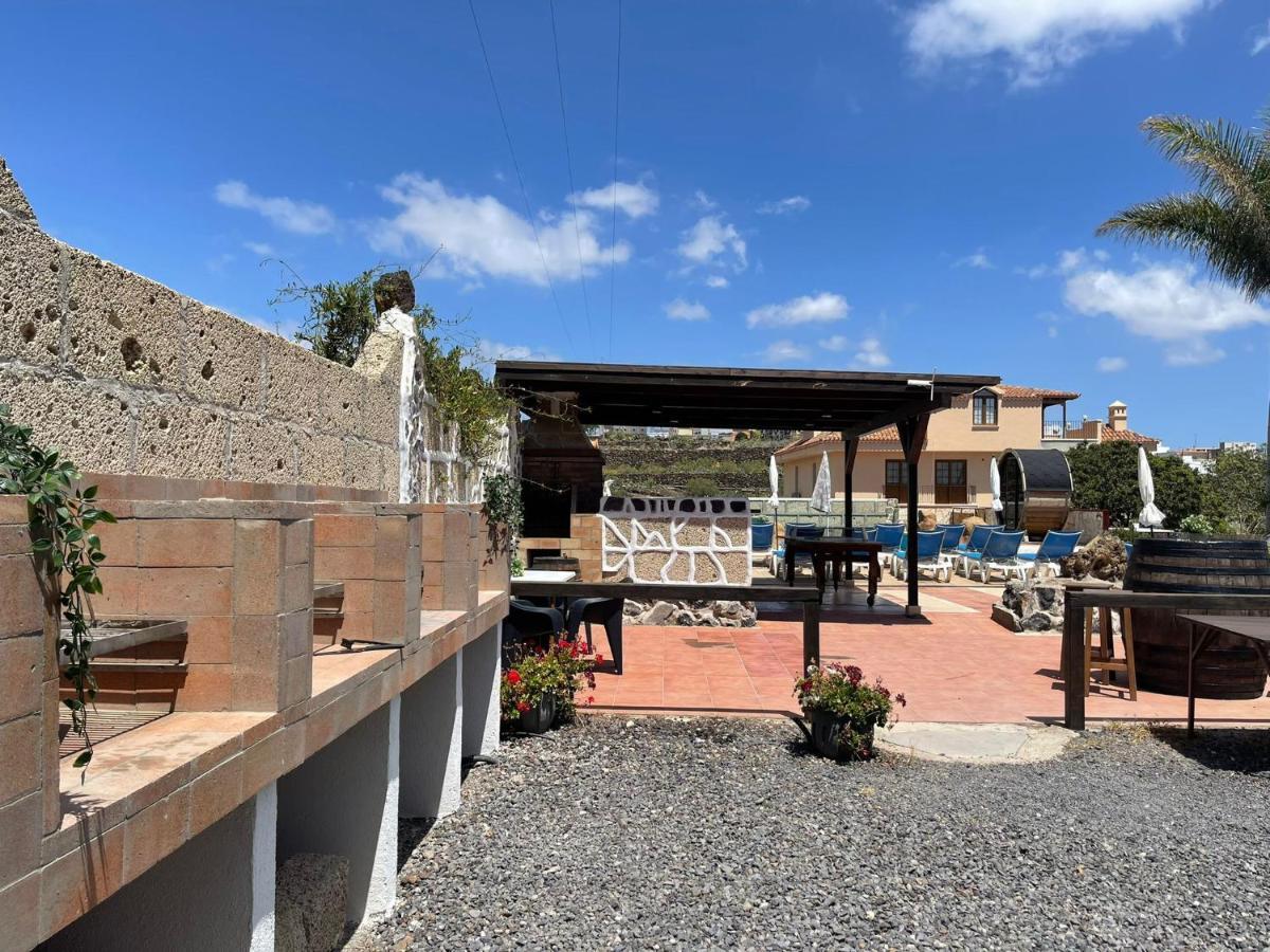 Nashira Hot Tub Piscina Y Jardin Villa Buzanada Exterior photo