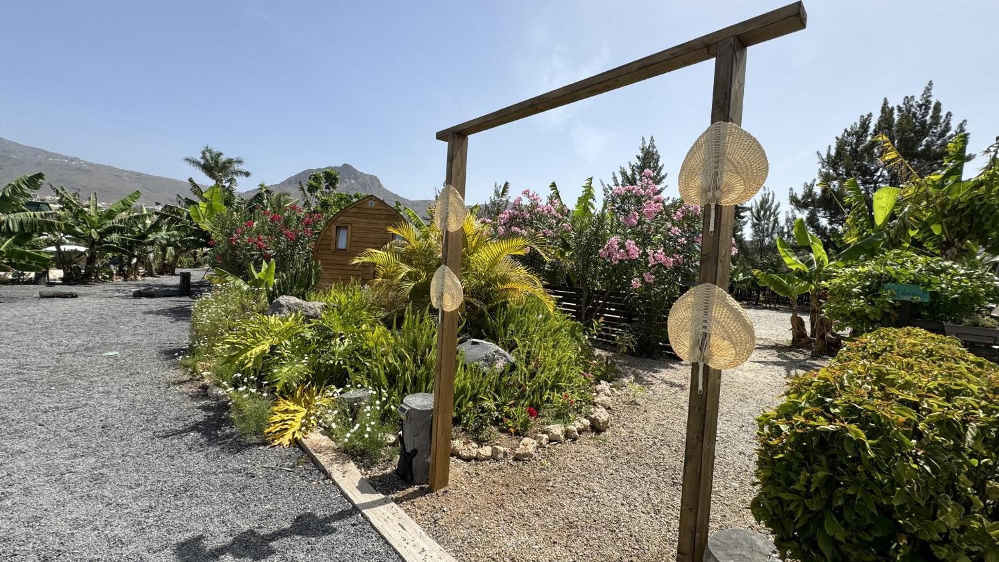 Nashira Hot Tub Piscina Y Jardin Villa Buzanada Exterior photo